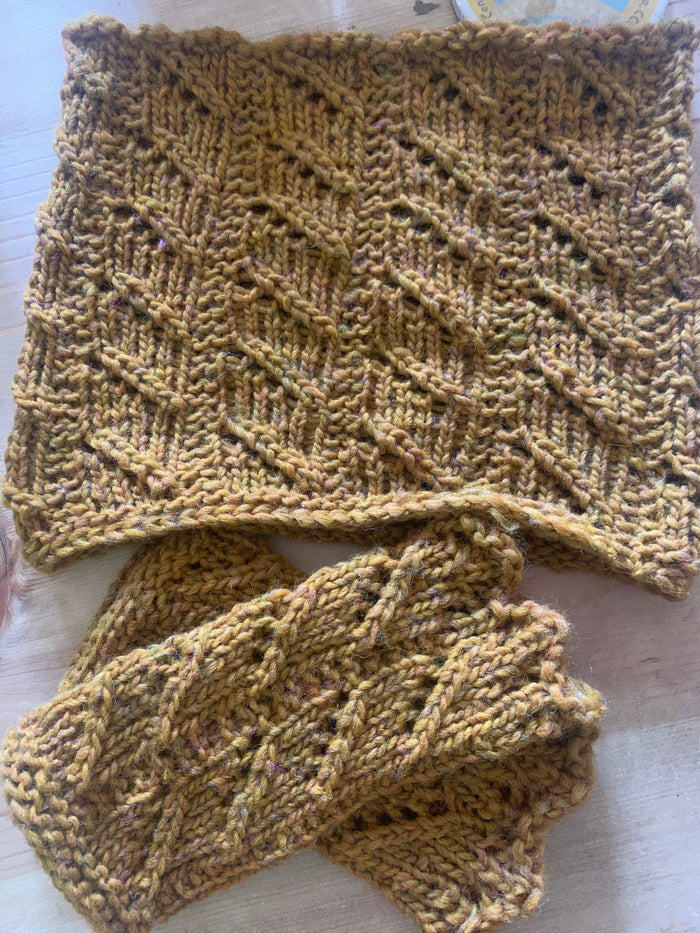 Kamalkknits eBook: The Mighty 70 Lace Cowl Patterns Pattern