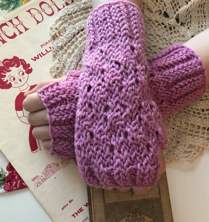 Renee Van Hoy Loom Knit ePattern: More Kitty Mitts eBook Pattern